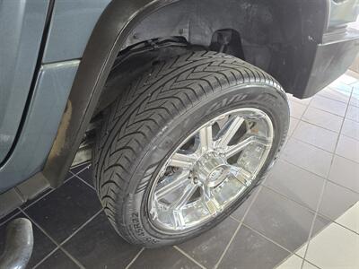 2005 Hummer H2 Base 4DR SUV 4WD   - Photo 35 - Hamilton, OH 45015