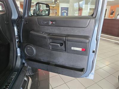 2005 Hummer H2 Base 4DR SUV 4WD   - Photo 13 - Hamilton, OH 45015