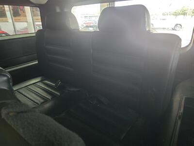2005 Hummer H2 Base 4DR SUV 4WD   - Photo 12 - Hamilton, OH 45015