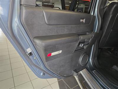 2005 Hummer H2 Base 4DR SUV 4WD   - Photo 9 - Hamilton, OH 45015