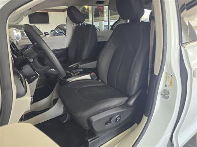 2018 Chrysler Pacifica Touring Plus MINI-VAN - Photo 9 - Hamilton, OH 45015