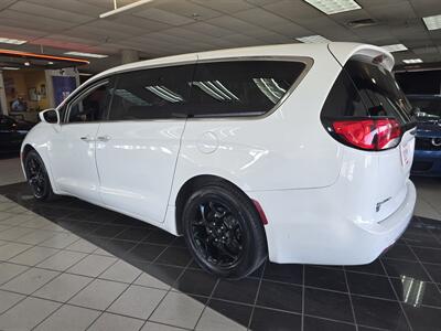 2018 Chrysler Pacifica Touring Plus MINI-VAN - Photo 6 - Hamilton, OH 45015