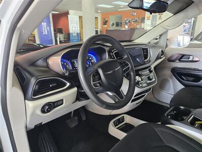 2018 Chrysler Pacifica Touring Plus MINI-VAN - Photo 8 - Hamilton, OH 45015