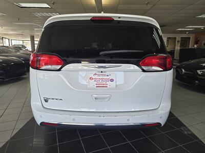 2018 Chrysler Pacifica Touring Plus MINI-VAN - Photo 5 - Hamilton, OH 45015