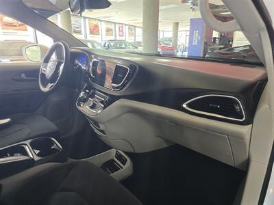 2018 Chrysler Pacifica Touring Plus MINI-VAN - Photo 14 - Hamilton, OH 45015