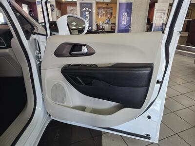2018 Chrysler Pacifica Touring Plus MINI-VAN - Photo 13 - Hamilton, OH 45015