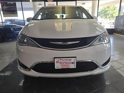 2018 Chrysler Pacifica Touring Plus MINI-VAN - Photo 2 - Hamilton, OH 45015