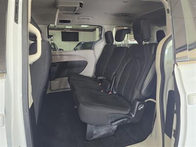 2018 Chrysler Pacifica Touring Plus MINI-VAN - Photo 12 - Hamilton, OH 45015