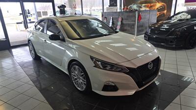 2022 Nissan Altima 2.5 SR 4DR SEDAN   - Photo 4 - Hamilton, OH 45015