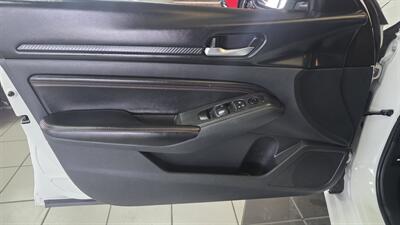 2022 Nissan Altima 2.5 SR 4DR SEDAN   - Photo 21 - Hamilton, OH 45015