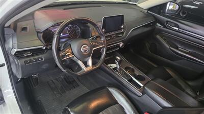 2022 Nissan Altima 2.5 SR 4DR SEDAN   - Photo 11 - Hamilton, OH 45015