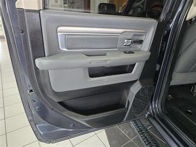 2016 RAM 1500 Outdoorsman 4DR CREW CAB 4X4/V8 - Photo 11 - Hamilton, OH 45015