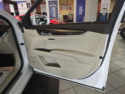 2016 Cadillac XTS Luxury 4DR SEDAN   - Photo 13 - Hamilton, OH 45015