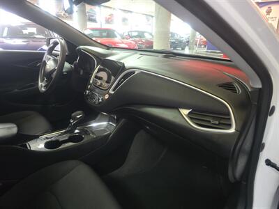 2024 Chevrolet Malibu LT 4DR SEDAN   - Photo 13 - Hamilton, OH 45015