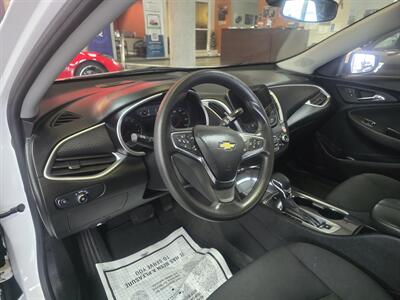 2024 Chevrolet Malibu LT 4DR SEDAN   - Photo 8 - Hamilton, OH 45015
