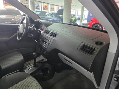 2007 Ford Focus ZX4 S - Photo 13 - Hamilton, OH 45015