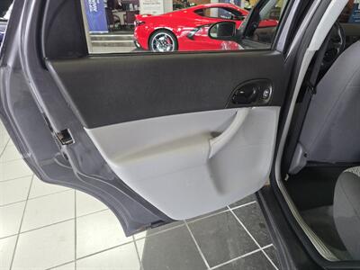 2007 Ford Focus ZX4 S - Photo 10 - Hamilton, OH 45015