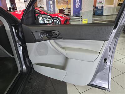 2007 Ford Focus ZX4 S - Photo 12 - Hamilton, OH 45015