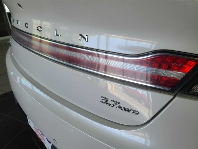 2013 Lincoln MKZ photo