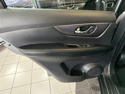 2016 Nissan Rogue S 4DR CROSSOVER   - Photo 19 - Hamilton, OH 45015