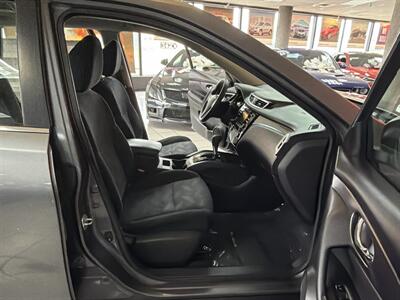 2016 Nissan Rogue S 4DR CROSSOVER   - Photo 22 - Hamilton, OH 45015
