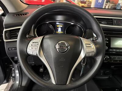 2016 Nissan Rogue S 4DR CROSSOVER   - Photo 14 - Hamilton, OH 45015