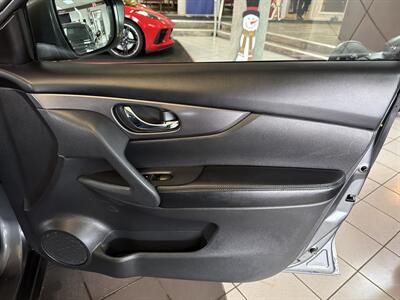 2016 Nissan Rogue S 4DR CROSSOVER   - Photo 25 - Hamilton, OH 45015