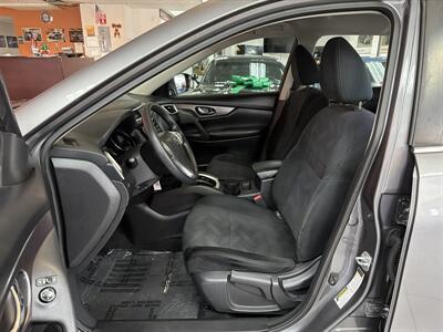2016 Nissan Rogue S 4DR CROSSOVER   - Photo 9 - Hamilton, OH 45015