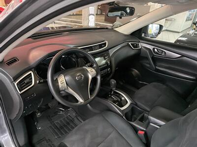 2016 Nissan Rogue S 4DR CROSSOVER   - Photo 11 - Hamilton, OH 45015
