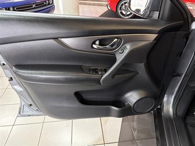 2016 Nissan Rogue S 4DR CROSSOVER   - Photo 17 - Hamilton, OH 45015