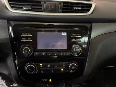 2016 Nissan Rogue S 4DR CROSSOVER   - Photo 15 - Hamilton, OH 45015