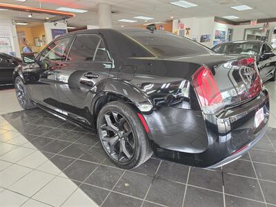 2022 Chrysler 300 Series Touring L 4DR SEDAN - Photo 6 - Hamilton, OH 45015