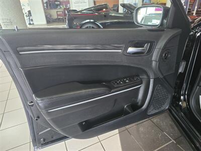 2022 Chrysler 300 Series Touring L 4DR SEDAN - Photo 7 - Hamilton, OH 45015