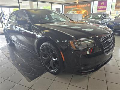 2022 Chrysler 300 Series Touring L 4DR SEDAN - Photo 3 - Hamilton, OH 45015