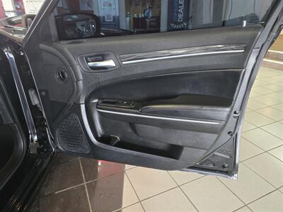 2022 Chrysler 300 Series Touring L 4DR SEDAN - Photo 12 - Hamilton, OH 45015