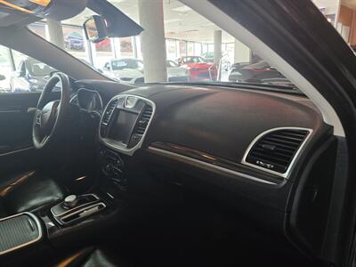 2022 Chrysler 300 Series Touring L 4DR SEDAN - Photo 13 - Hamilton, OH 45015