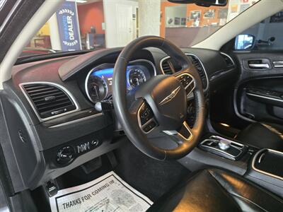 2022 Chrysler 300 Series Touring L 4DR SEDAN - Photo 8 - Hamilton, OH 45015