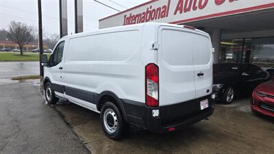 2022 Ford Transit 150 3DR SWB LOW ROOF CARGO VAN   - Photo 8 - Hamilton, OH 45015