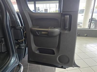 2010 Chevrolet Silverado 1500 LT EXTENDED CAB 4X4 - Photo 10 - Hamilton, OH 45015