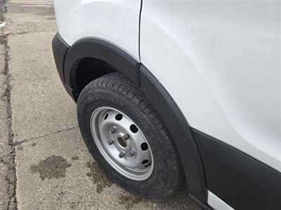 2020 Ford Transit 250 MEDIUM ROOF 3DR CARGO VAN   - Photo 16 - Hamilton, OH 45015