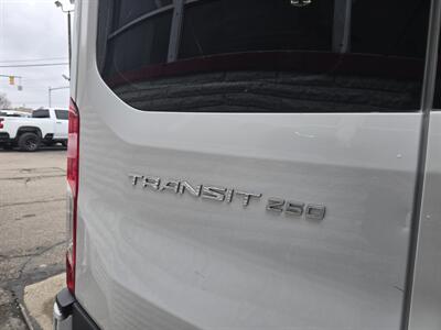 2020 Ford Transit 250 MEDIUM ROOF 3DR CARGO VAN   - Photo 14 - Hamilton, OH 45015