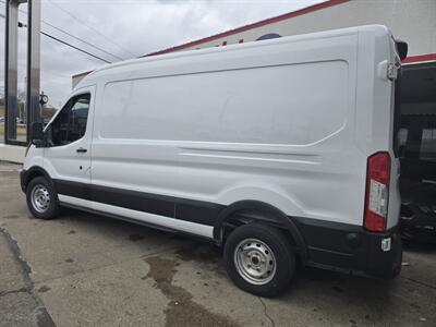 2020 Ford Transit 250 MEDIUM ROOF 3DR CARGO VAN   - Photo 5 - Hamilton, OH 45015