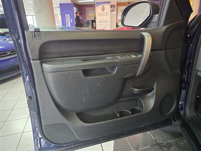 2011 Chevrolet Silverado 1500 LS 4DR EXTENDED CAB   - Photo 7 - Hamilton, OH 45015