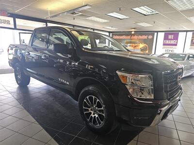 2023 Nissan Titan SV CREW CAB4X4   - Photo 4 - Hamilton, OH 45015