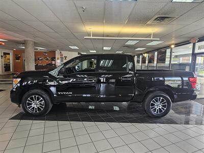 2023 Nissan Titan SV CREW CAB4X4   - Photo 2 - Hamilton, OH 45015