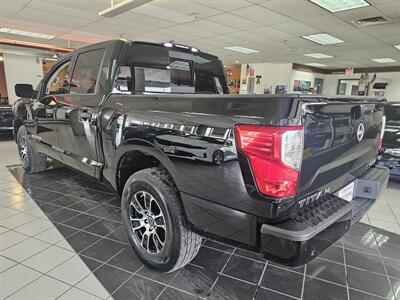 2023 Nissan Titan SV CREW CAB4X4   - Photo 8 - Hamilton, OH 45015