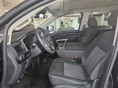 2023 Nissan Titan SV CREW CAB4X4   - Photo 9 - Hamilton, OH 45015