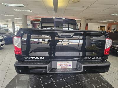 2023 Nissan Titan SV CREW CAB4X4   - Photo 7 - Hamilton, OH 45015