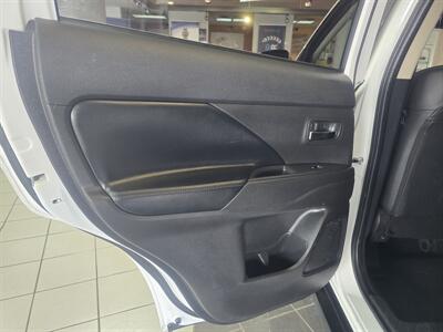 2019 Mitsubishi Outlander SE 4DR SUV AWD - Photo 10 - Hamilton, OH 45015