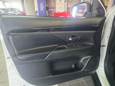 2019 Mitsubishi Outlander SE 4DR SUV AWD - Photo 7 - Hamilton, OH 45015